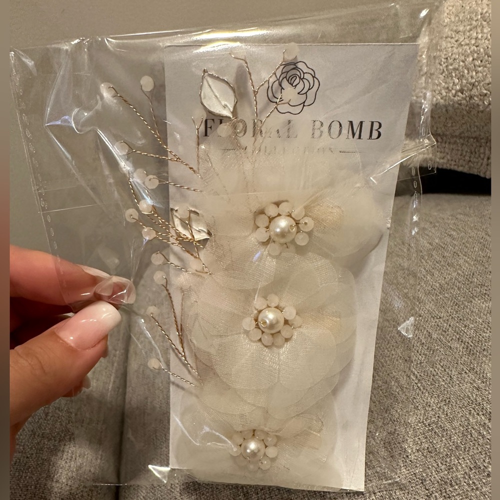 Never Used - 3 Flower Hair Clips